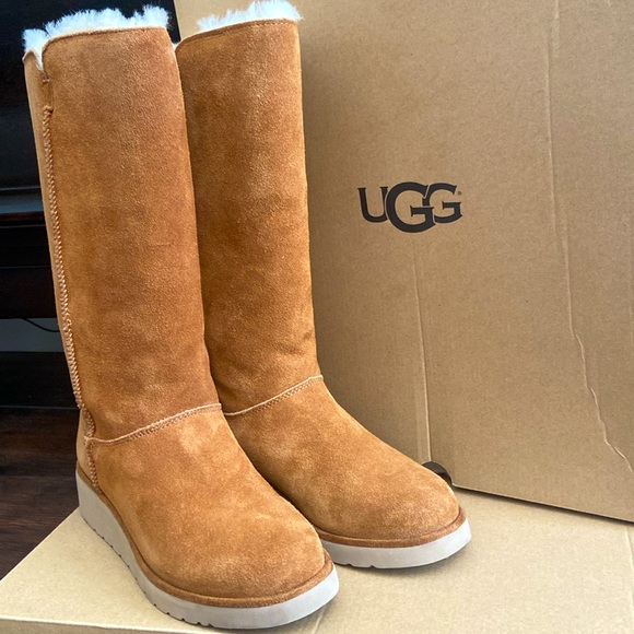 NWOT Koolaburra/UGG light brown suede boots, size 7. Bought at Nordstrom 11/23. - Picture 2 of 9